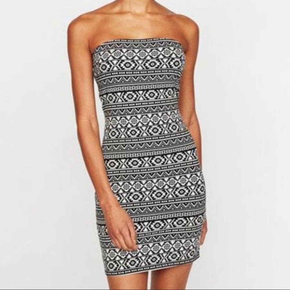 SUPER CUTE - express strapless bodycon dress